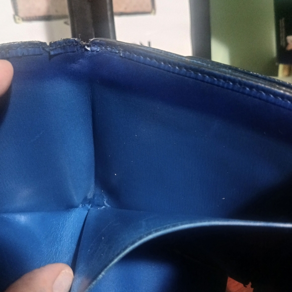 LV Double Snap Epi Wallet - Picture 12 of 16